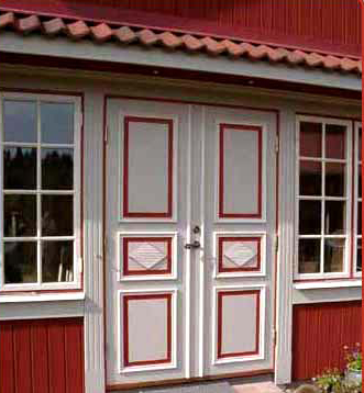 En gammal dörr som får nytt liv med oss på Björkbergs dörren
