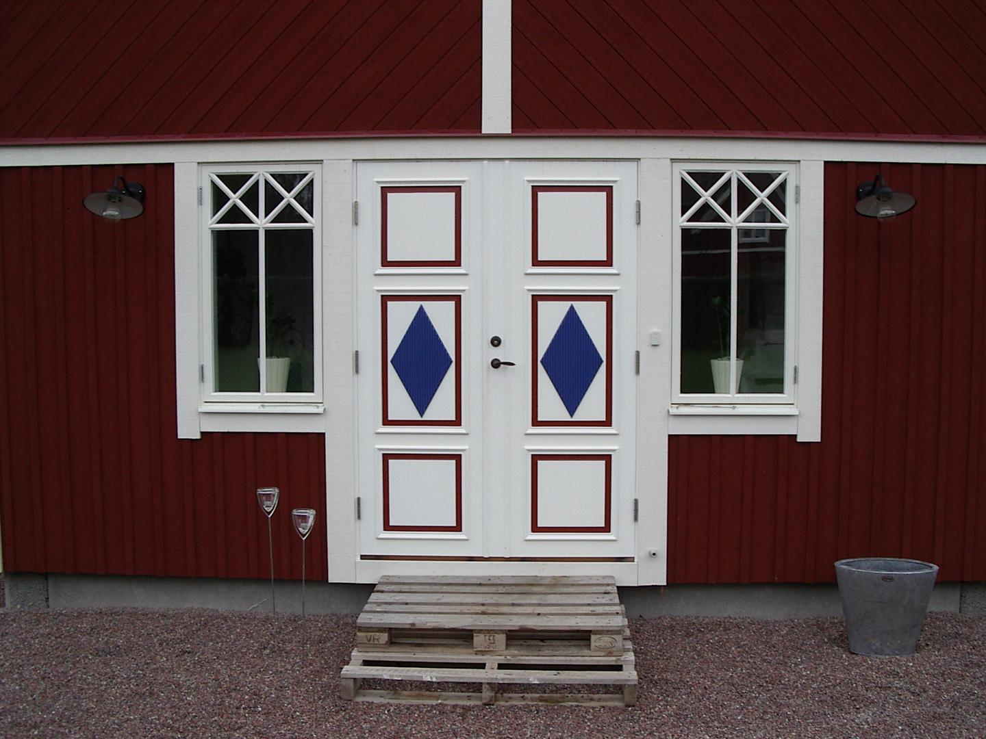 Björkbergs dörren producerar dörr allmogestil och pardörr allmoge
